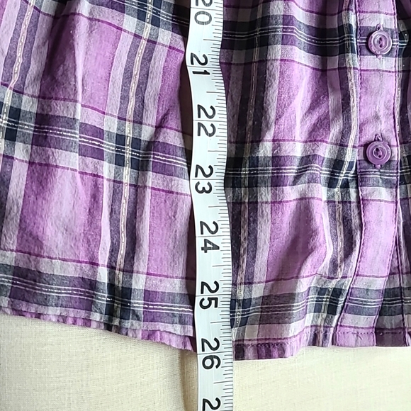 2/$25 Pretty top with 3/4 length sleeves and tie back. - Picture 5 of 6